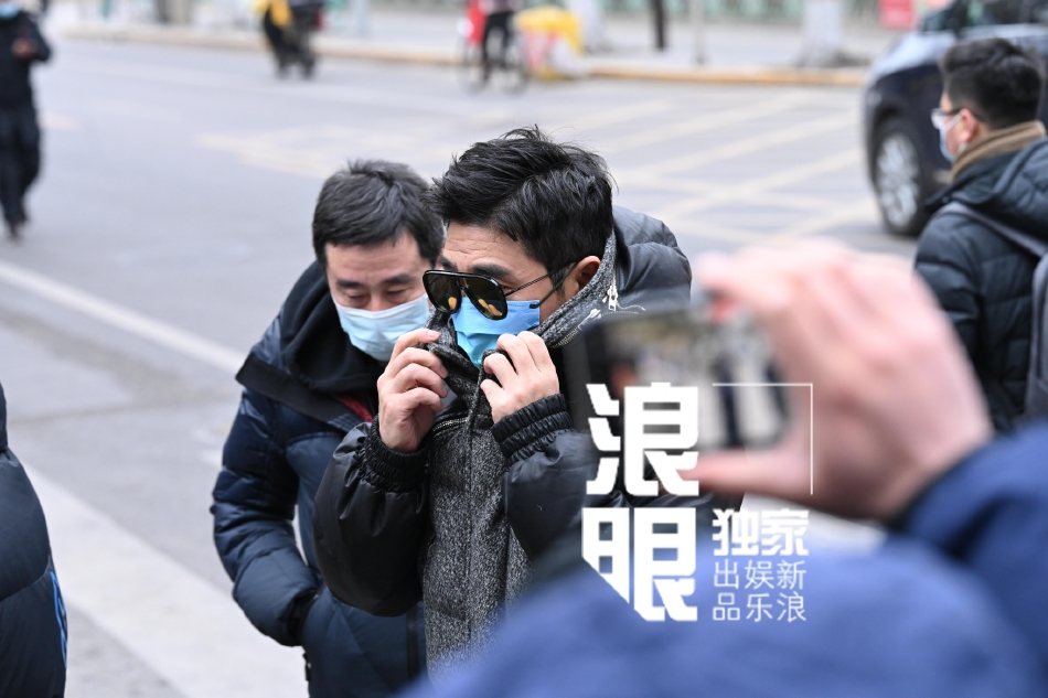 组图：2022央视春晚第一次联排 李宇春王源朱一龙等寒风中现身_53