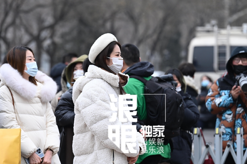 组图：2022央视春晚第一次联排 李宇春王源朱一龙等寒风中现身_35
