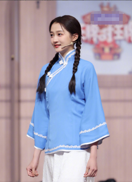 组图:关晓彤《王牌》民国风造型释出麻花辫学生装清纯复古第1张图片 组图:关晓彤《王牌》民国风造型释出麻花辫学生装清纯复古第1张图片