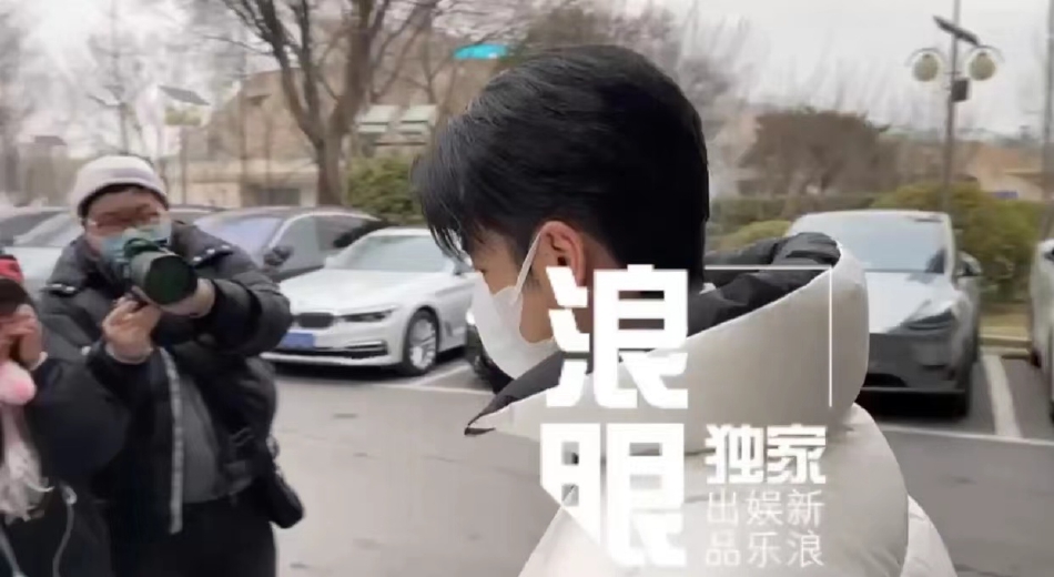 组图：2022央视春晚第一次联排 李宇春王源朱一龙等寒风中现身_48
