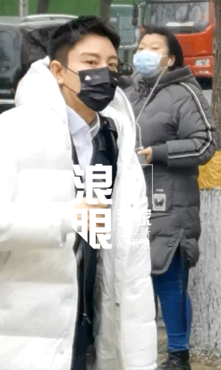 组图：2022央视春晚第一次联排 李宇春王源朱一龙等寒风中现身_50