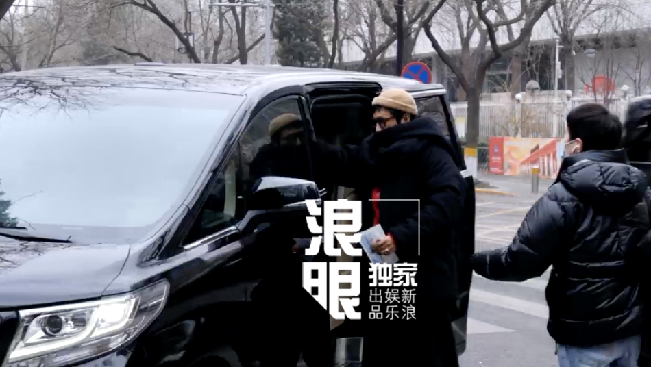 组图：2022央视春晚第一次联排 李宇春王源朱一龙等寒风中现身_18