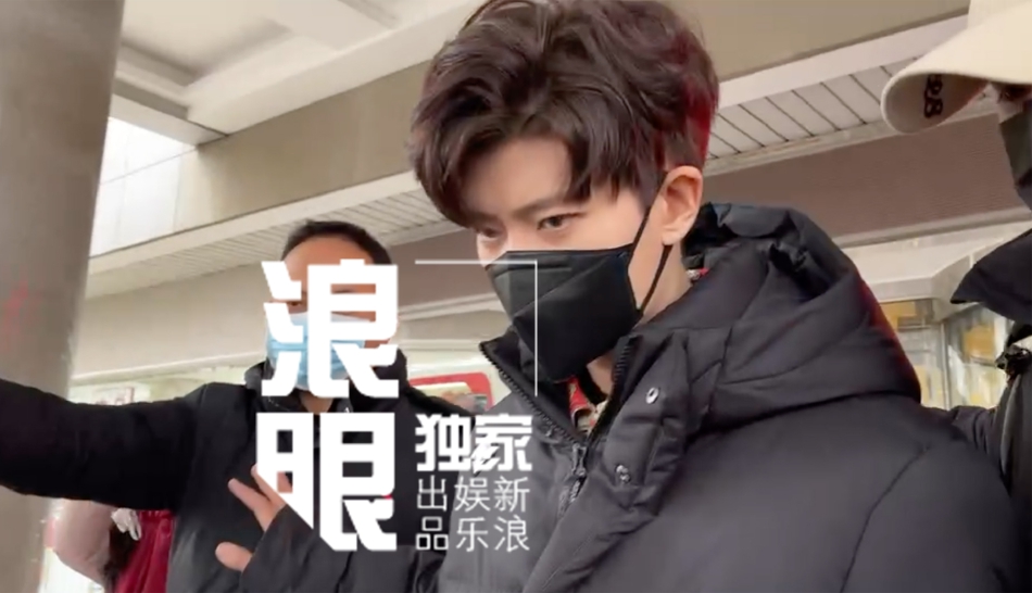组图：2022央视春晚第一次联排 李宇春王源朱一龙等寒风中现身_22