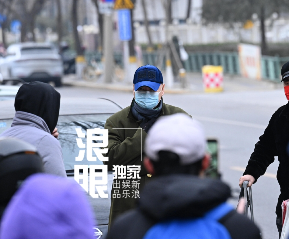 组图：2022央视春晚第一次联排 李宇春王源朱一龙等寒风中现身_60