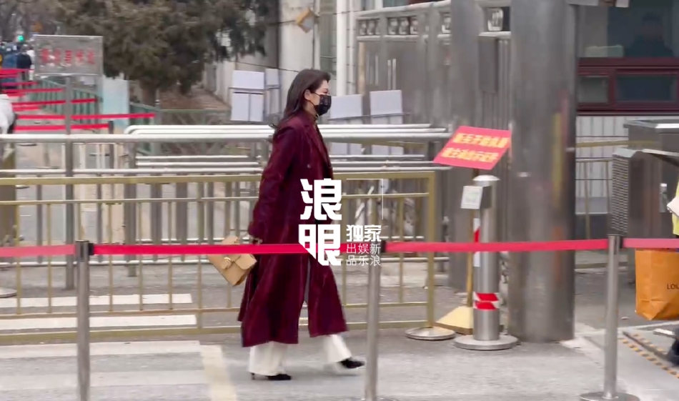 组图：2022央视春晚第一次联排 李宇春王源朱一龙等寒风中现身_4