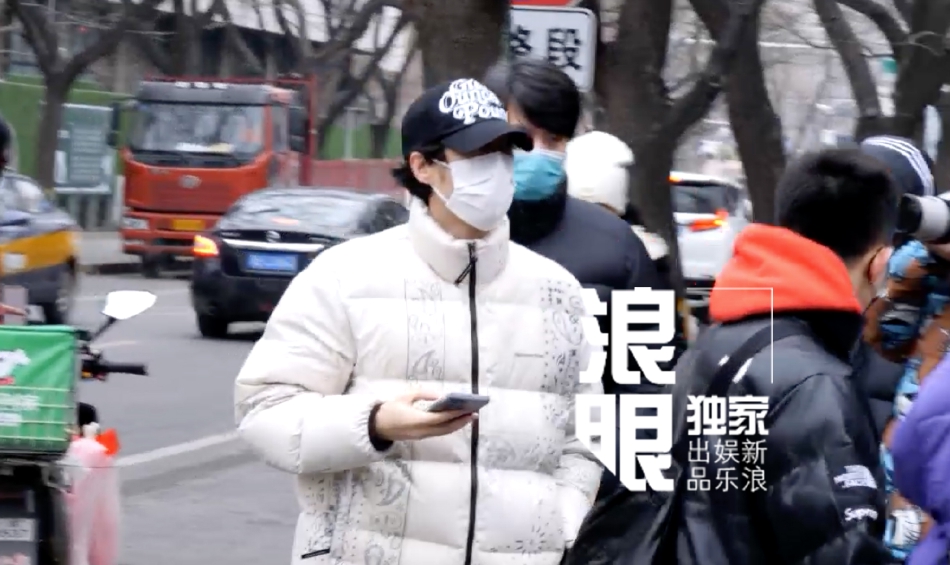 组图：2022央视春晚第一次联排 李宇春王源朱一龙等寒风中现身_28