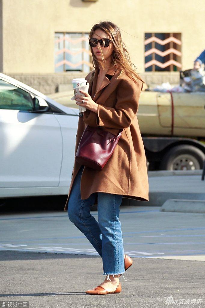 郑秀妍风衣_郑秀晶郑秀妍