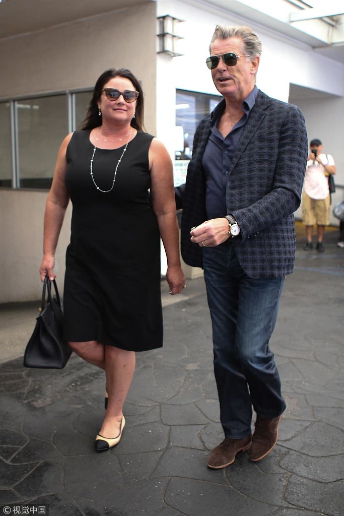 比弗利山庄,皮尔斯·布鲁斯南(pierce brosnan)和他老婆基丽·沙耶