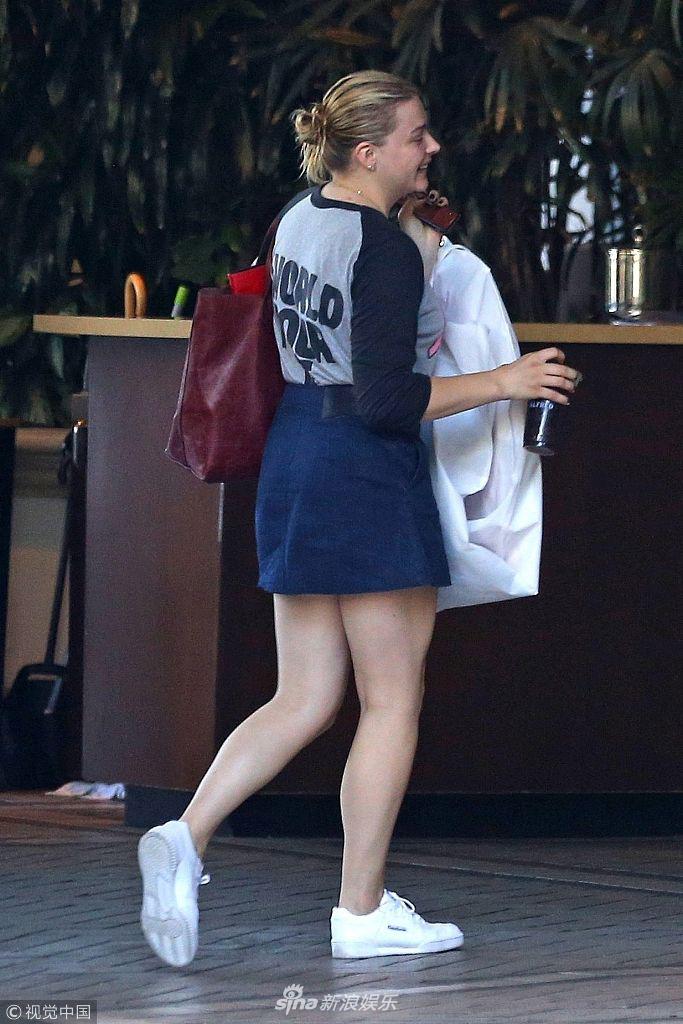 组图:"超杀女"莫瑞兹露颈纹素颜似大妈 虎背熊腰"胖若