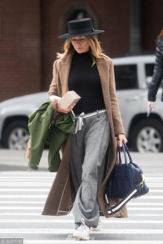 风衣配礼帽_风衣礼帽头像男背影