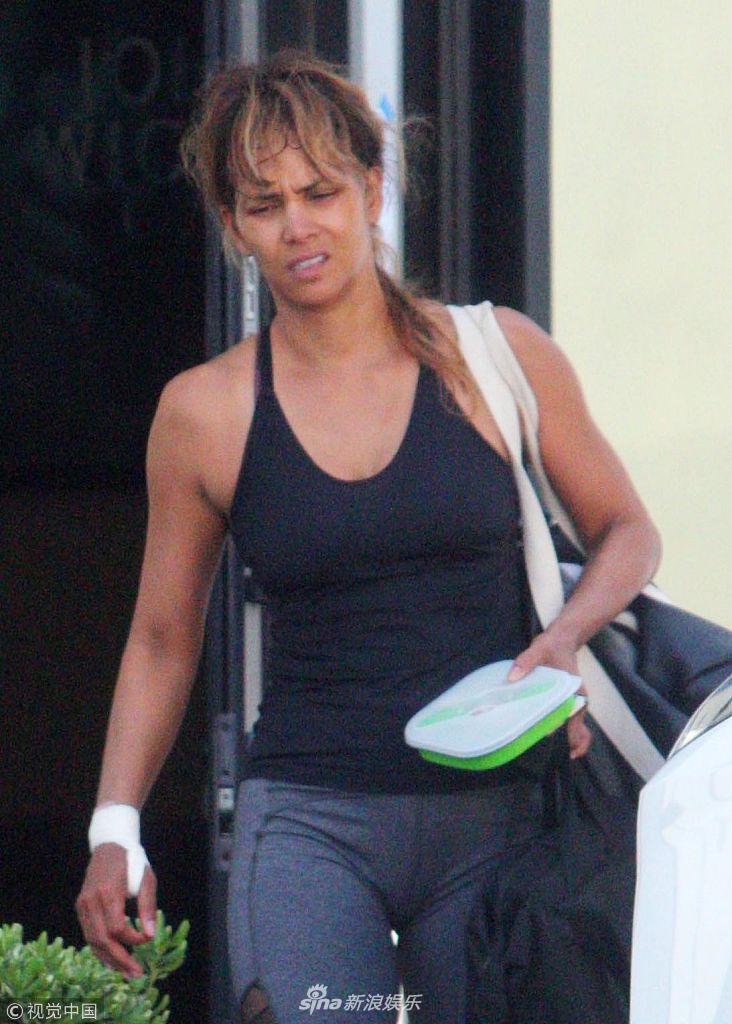 当地时间2018年7月20日,美国洛杉矶,哈莉·贝瑞(halle berry)离开健身