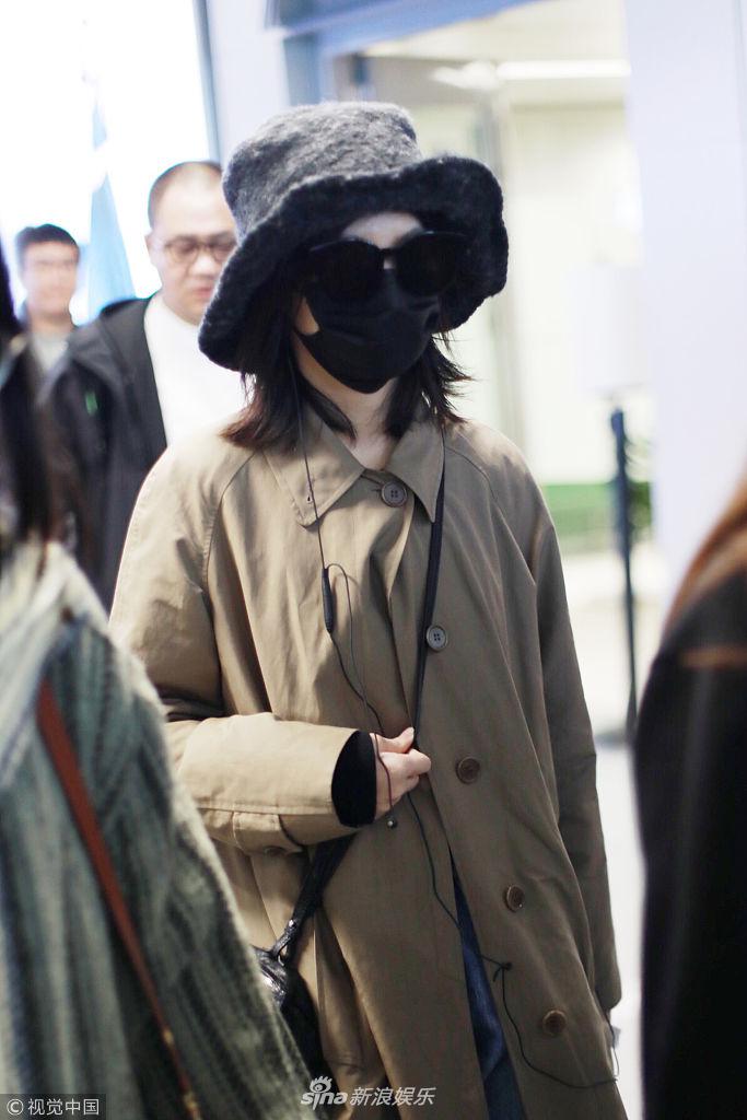 风衣口罩_戴口罩的男生头像动漫