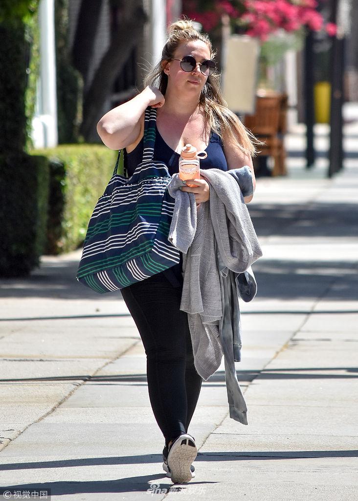 4 新浪娱乐讯 当地时间2018年8月23日,美国洛杉矶,海莉·达芙(haylie