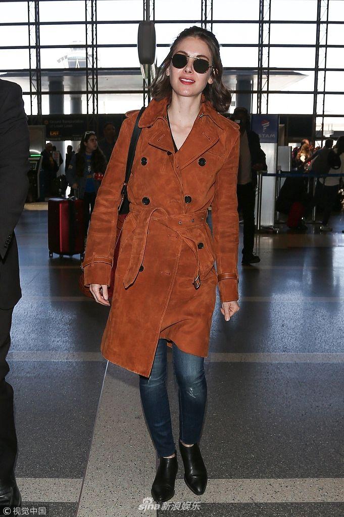 焦糖色风衣_焦糖色风衣搭配图片(3)