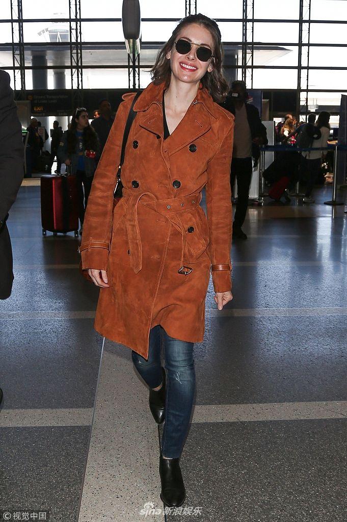 焦糖色风衣_焦糖色风衣搭配图片(2)