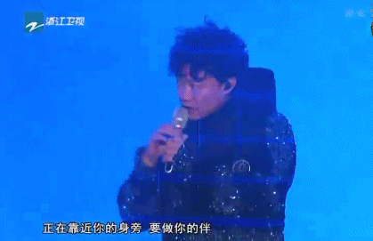 组图:陈奕迅顶爆炸头尬舞 上演老年迪斯科嗨到停不下来