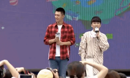 黄景瑜穿格子衬衫帅气十足!