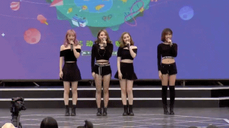 动图:nana-girls嘉年华嗨唱 超短裙大长腿很吸睛