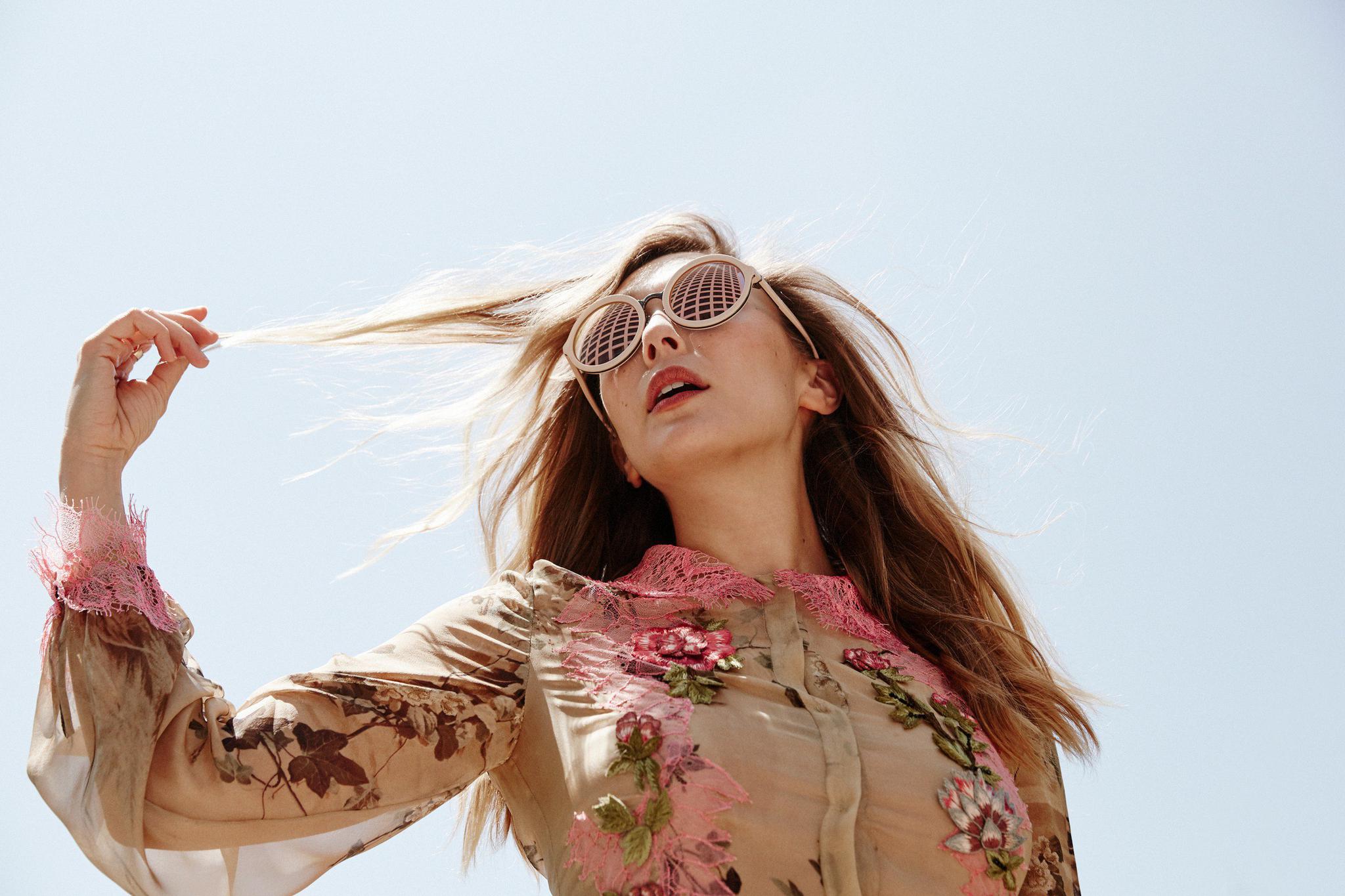 伊丽莎白·奥尔森写真穿着美丽 奥尔森丛林大片优美迷人-知音女性网