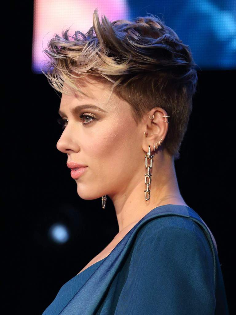 斯嘉丽・约翰逊发型变迁:长发魅惑短发凌厉