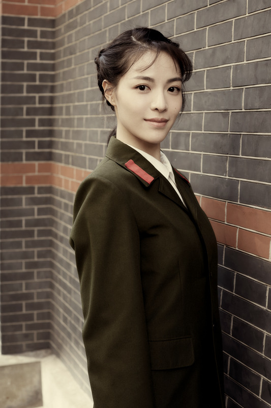 钟楚曦《芳华》饰演萧穗子化身严歌苓