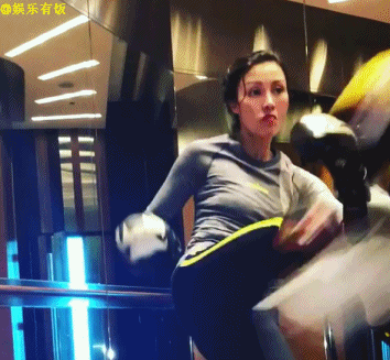 组图:47岁李嘉欣为保养很拼!穿紧身衣大汗淋漓打拳