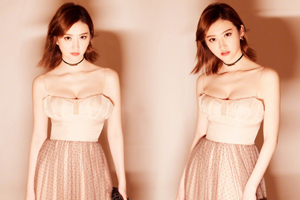 景甜认爱张继科后首公开露面上围傲人