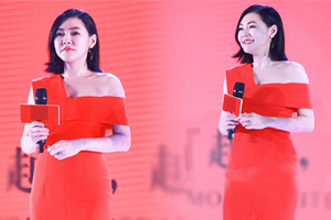 小S穿不对称红裙秀香肩美腿搞怪依旧