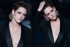 暮光女全黑look亮相 中门大开攻气十足