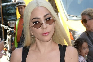 Lady Gaga长发披肩美出新高度