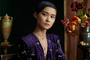 李宇春化身肖像画人物复古优雅