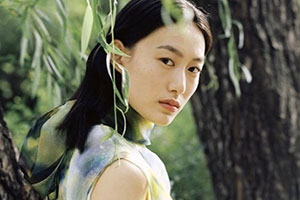 陈冠希爱妻秦舒培演绎冷艳佳人