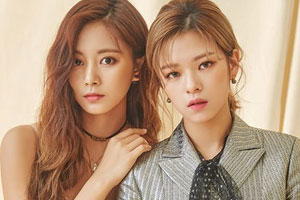 TWICE登封面演绎恬静淑女时尚