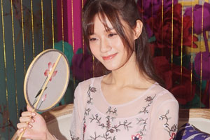 陈意涵身着浅色纱裙 身材瘦削气质温婉