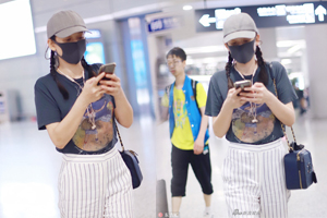 陈乔恩双马尾扮嫩活力十足变网瘾少女