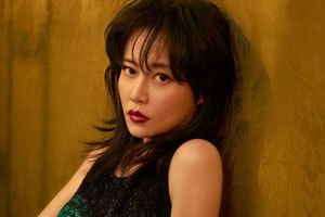 "高贵妃"谭卓光影流转间一展迷人慵懒