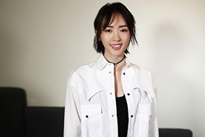 “高贵妃”童瑶短发俏丽