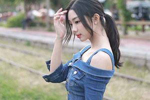 火箭少女李紫婷秀香肩妩媚动人