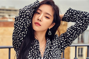 APink孙娜恩巴黎街头拍写真