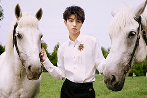 王俊凯封面大片变身“白马王子”