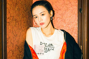 马思纯露半边肩率性不羁