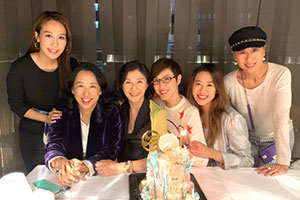 陈法蓉生日叶倩文朱玲玲等现身庆祝