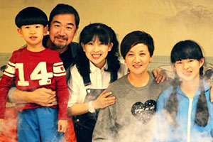 张国立设宴为邓婕庆61岁生日