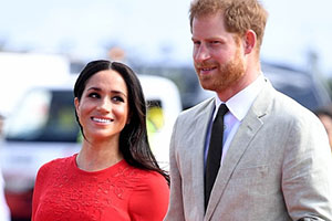 梅根王妃挺孕肚陪哈里出席访问