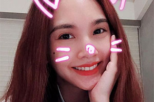 杨丞琳晒自拍托腮甜笑少女感十足