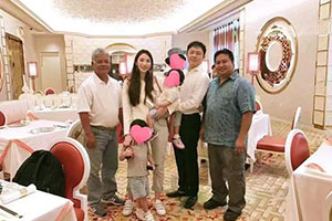 吴佩慈晒全家福破纪晓波被捕谣言