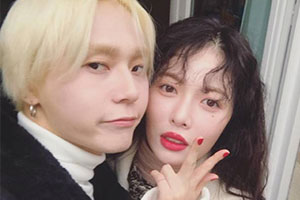 泫雅与男友合照贴面秀恩爱