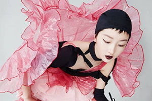 周冬雨最新大片浓妆黑唇撞脸Yamy