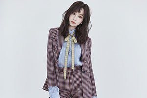 “甜心教主”王心凌妆容甜美粉嫩