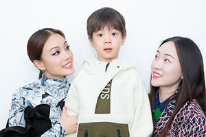 容祖儿与霍思燕嗯哼同框开心灿笑